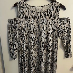 Women’s Dana Buchman size XL cold shoulder sleeve